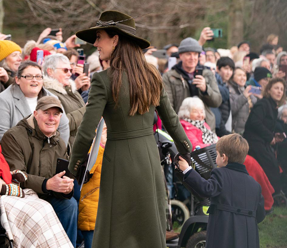 Η Πριγκίπισσα της Ουαλίας και ο Πρίγκιπας Λούις παρευρίσκονται στην πρωινή λειτουργία των Χριστουγέννων στην εκκλησία της Αγίας Μαρίας της Μαγδαληνής στο Σάντρινγκχαμ του Νόρφολκ. Ημερομηνία φωτογραφίας: Κυριακή 25 Δεκεμβρίου 2022.