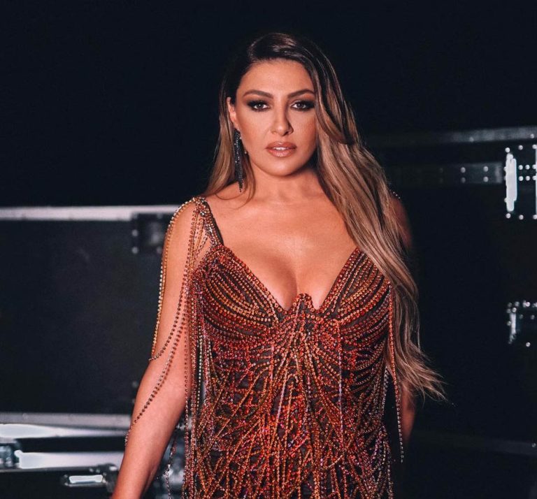 'Eλένα Παπαρίζου