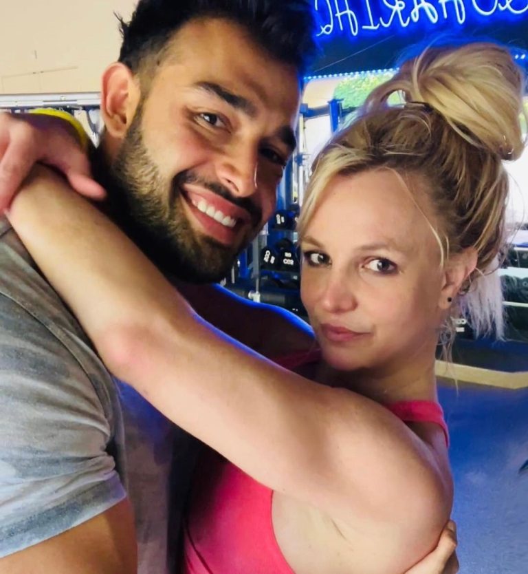 H Britney Spears με τον άνδρα της σε στιγμές αγάπης