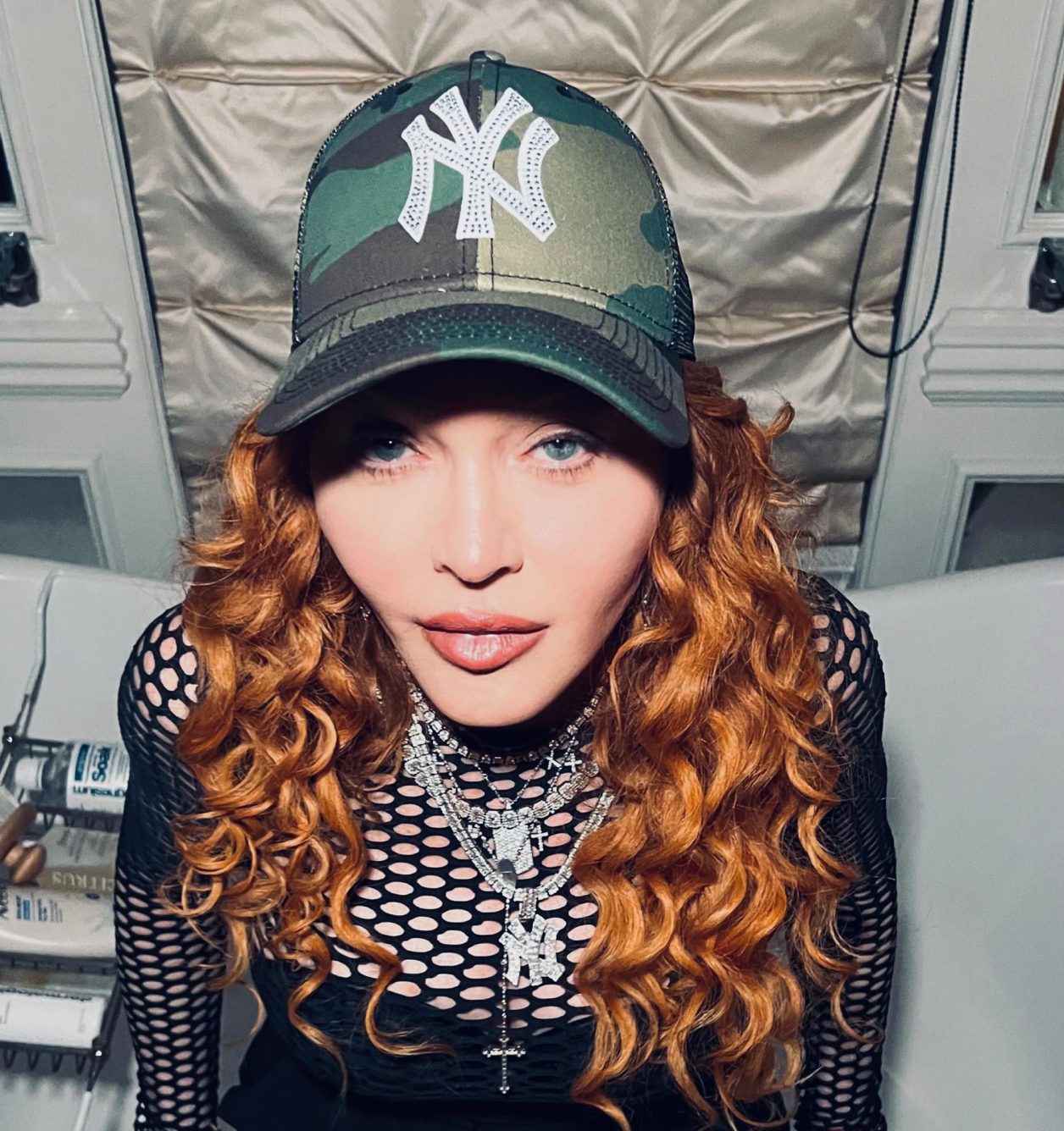 Madonna με καπέλο