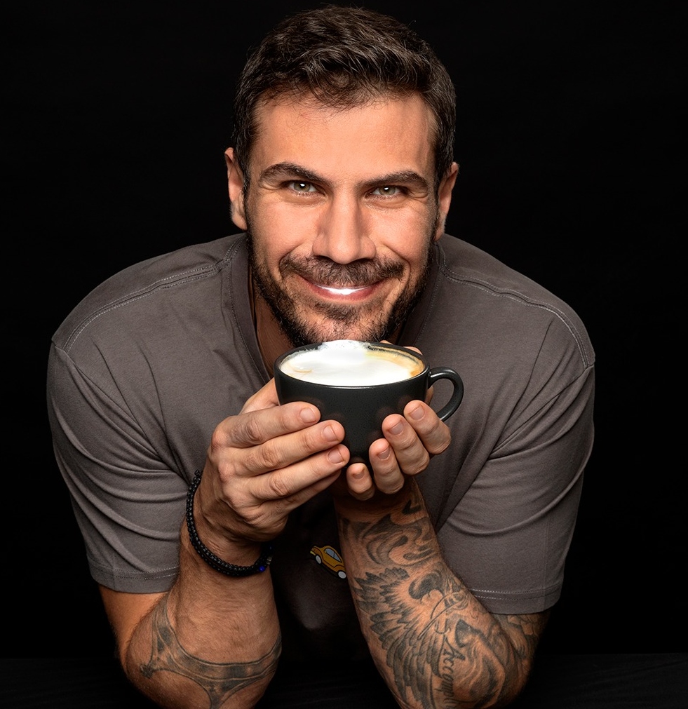 Άκης Πετρετζίκης