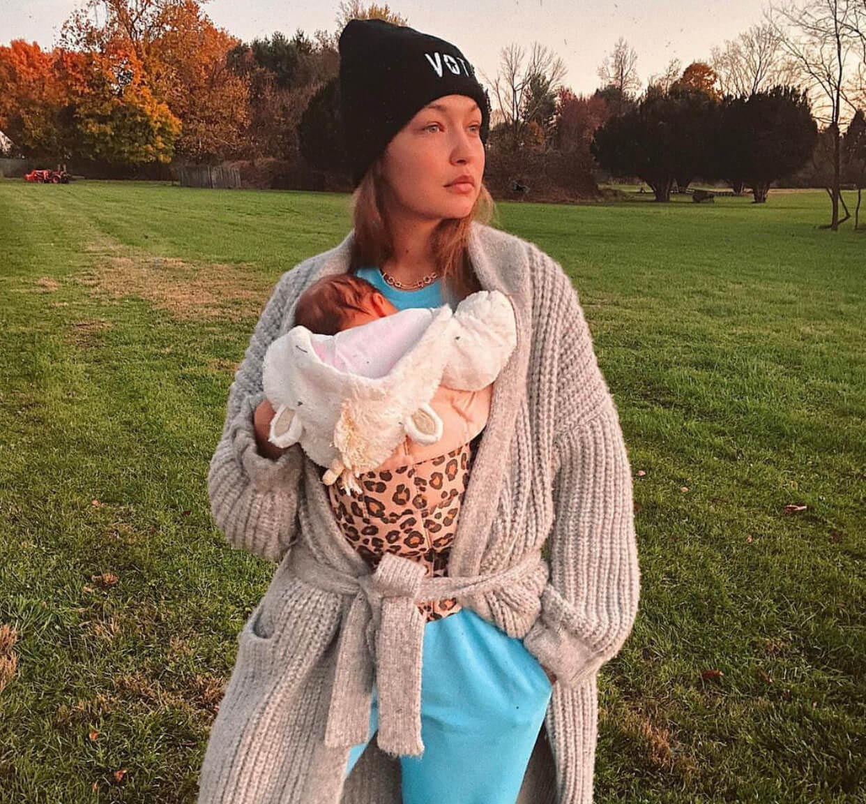 H Gigi Hadid και η κόρη της όταν ήταν μωράκι