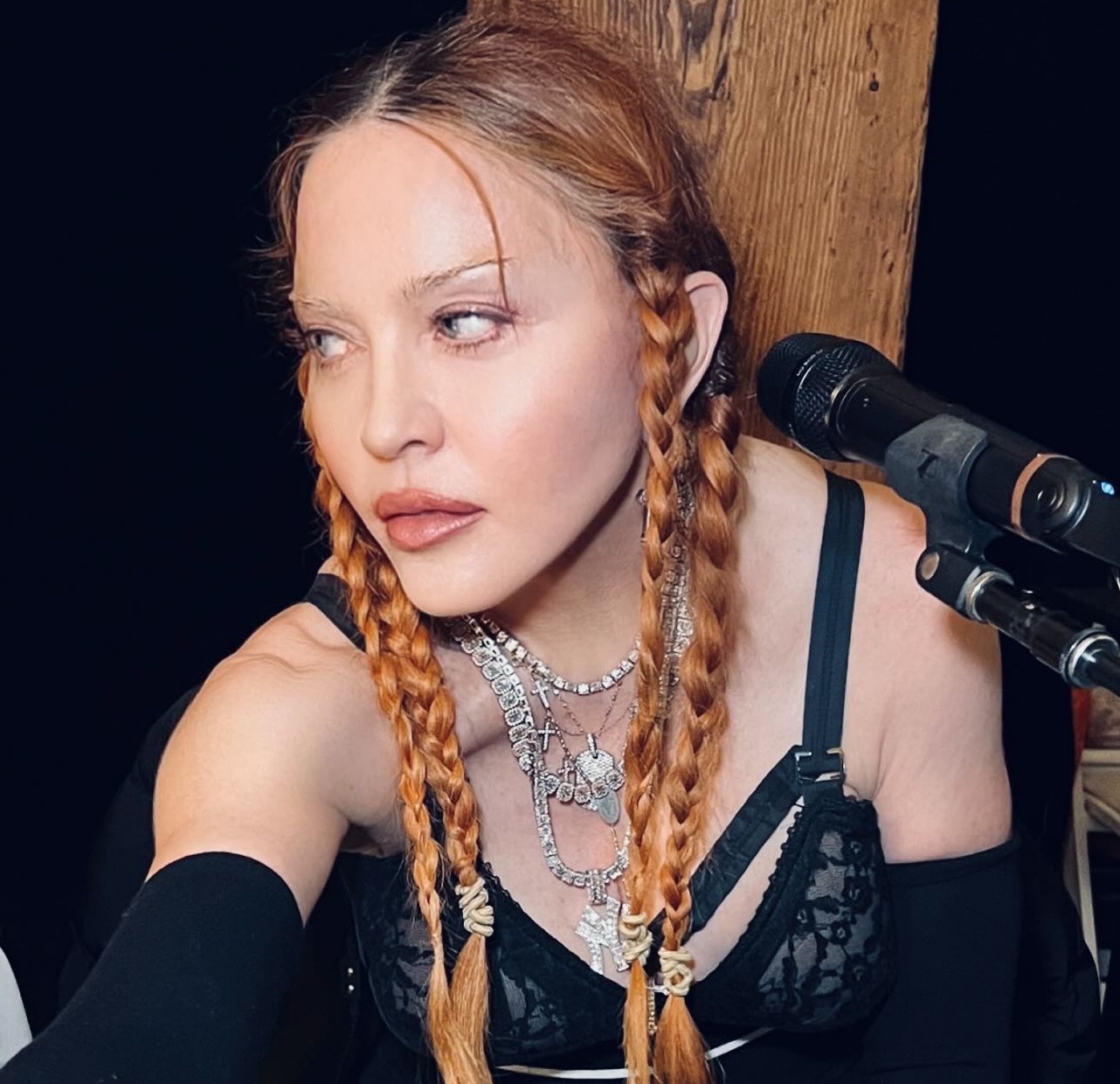 Madonna με κοτσιδάκια