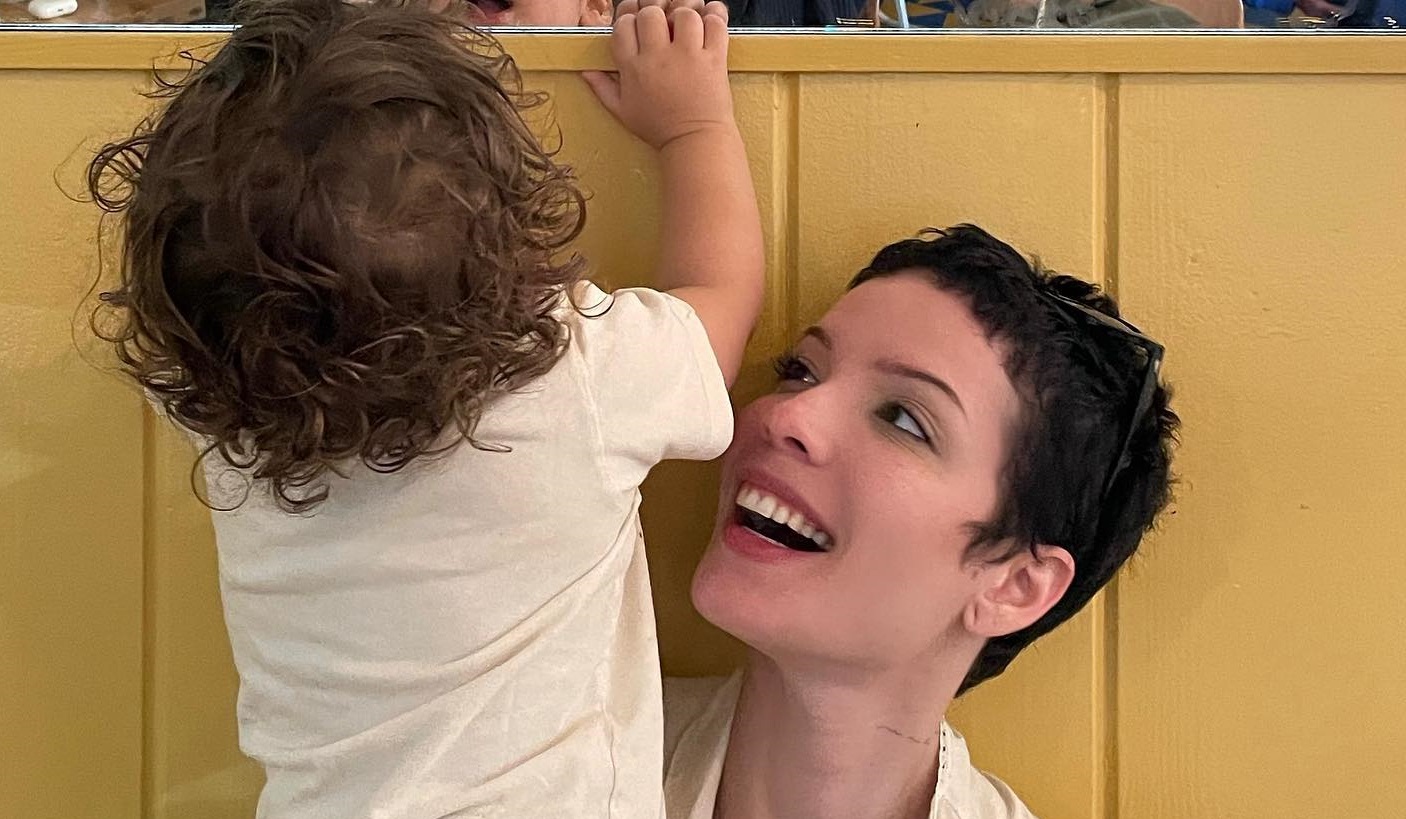 To brand της Ηalsey Αbout-Face συμπληρώνει την πεντάδα των πιο μπερδεμένων celebrity brands. Oι όροι του είναι γεμάτοι νομική ορολογία, χαμηλή αναγνωσιμότητα.