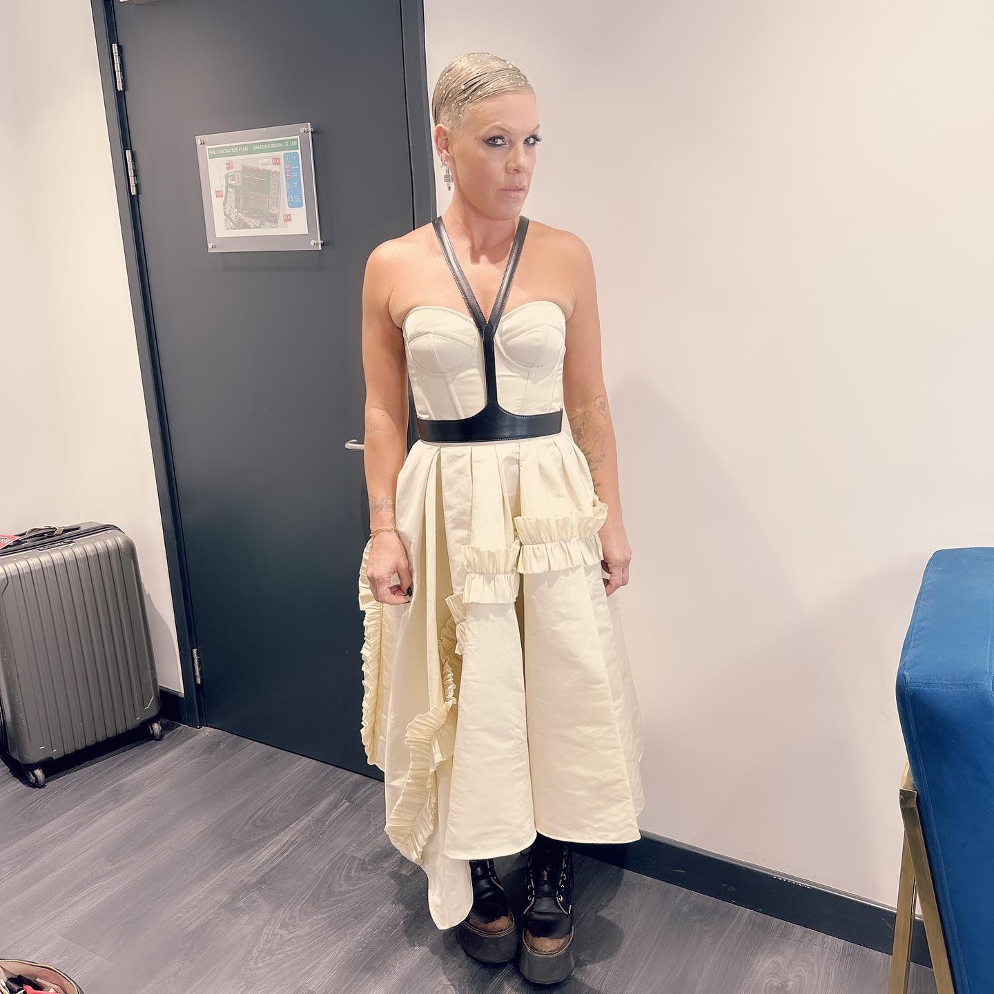 H Pink στα παρασκήνια συναυλίας