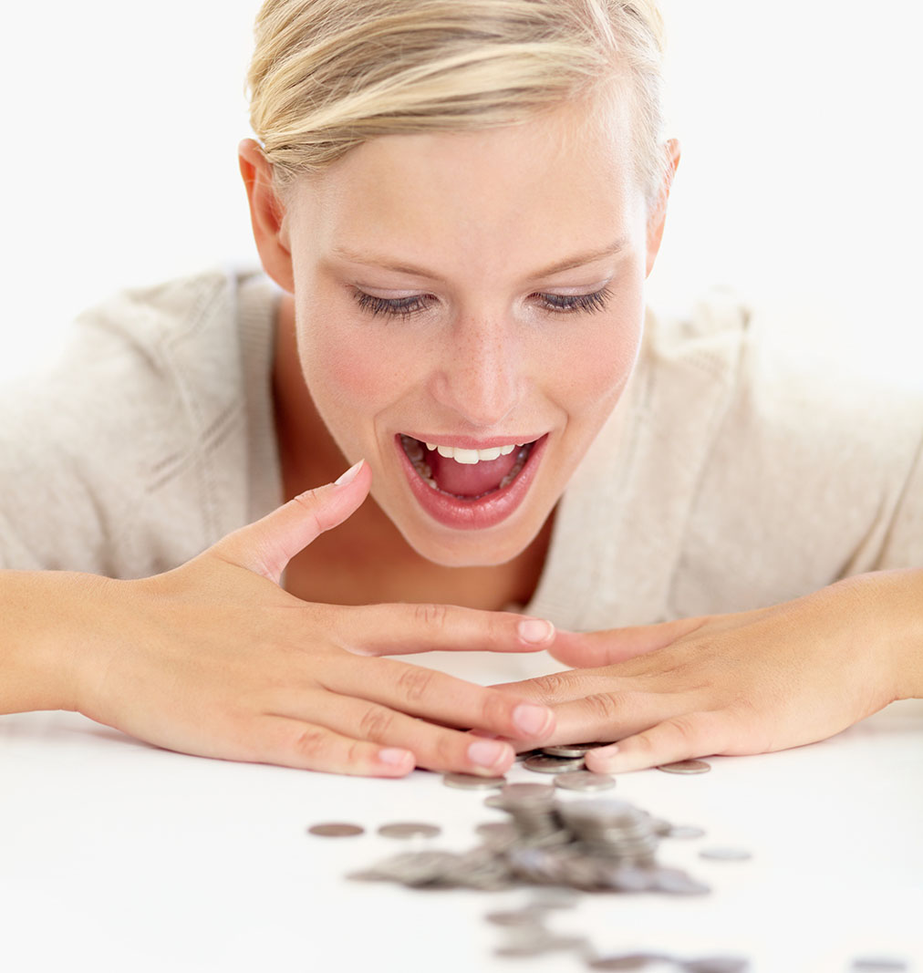 Γυναίκα με χρήματα μπροστά της
