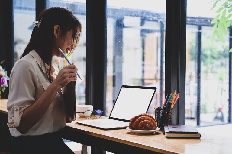 Γυναίκα στο γραφείο