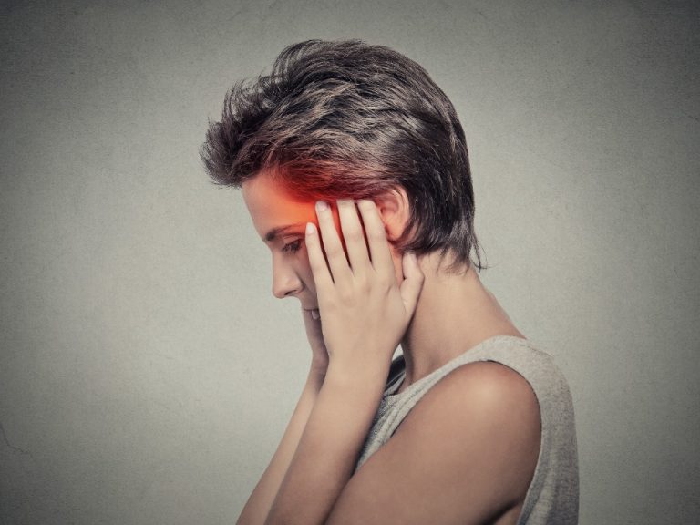 Γυναίκα έχει πονοκέφαλο