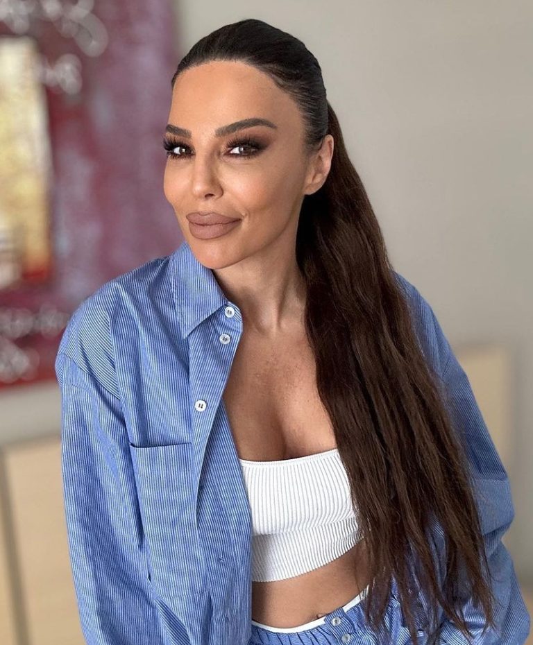 Κέλλυ Κελεκίδου