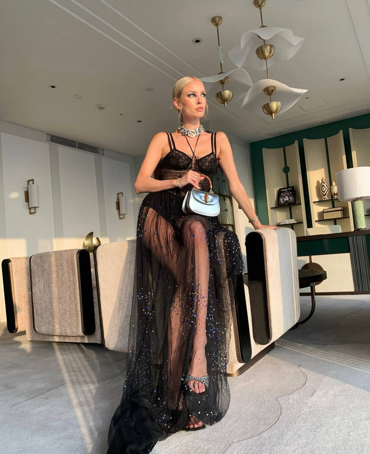 H Leonie Hanne με φόρεμα βραδινό