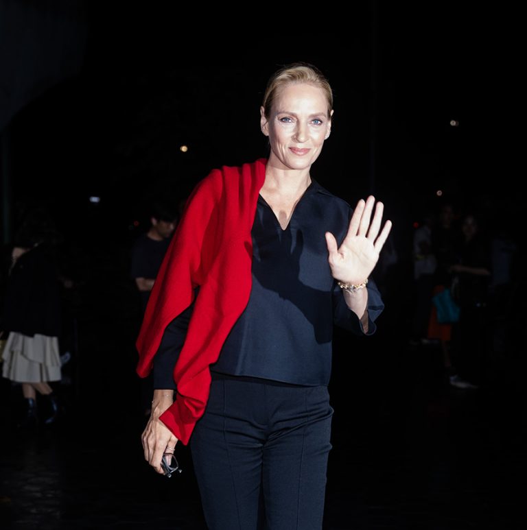Η Uma Thurman παρευρέθηκε στο fashion show της Tory Burch κατά τη διάρκεια της εβδομάδας μόδας της Νέας Υόρκη στο Μουσείο Φυσικής Ιστορίας τον Σεπτέμβριο του 2023.