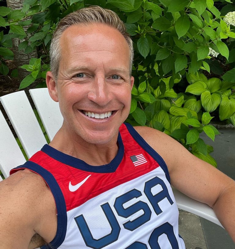 O παρουσιαστής ειδήσεων Chris Wragge