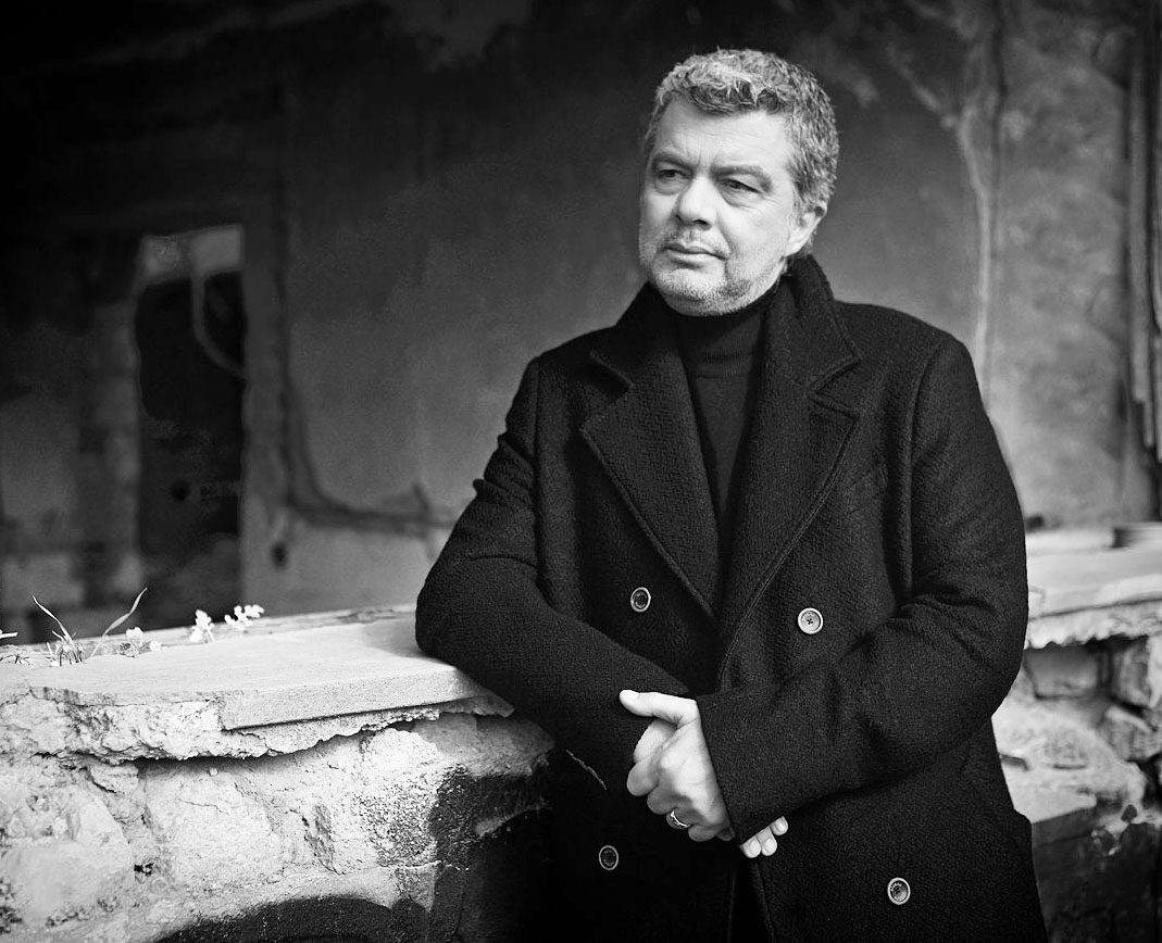 Ο σκηνοθέτης Σπύρος Μιχαλόπουλος στο σήριαλ Πανθέοι