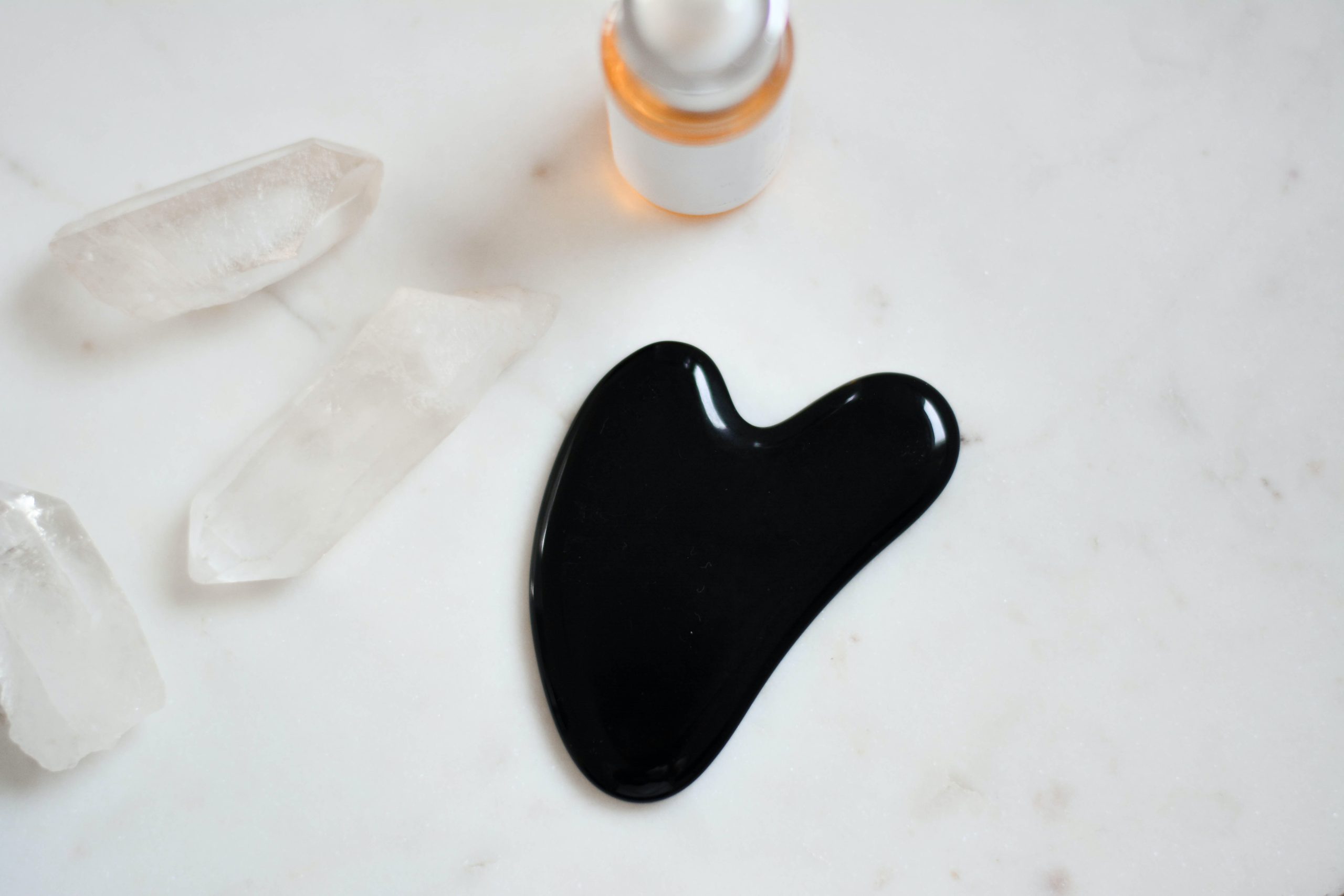 gua sha και εργαλεία ομορφιάς