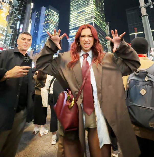 Dua Lipa χωρίς παντελόνι