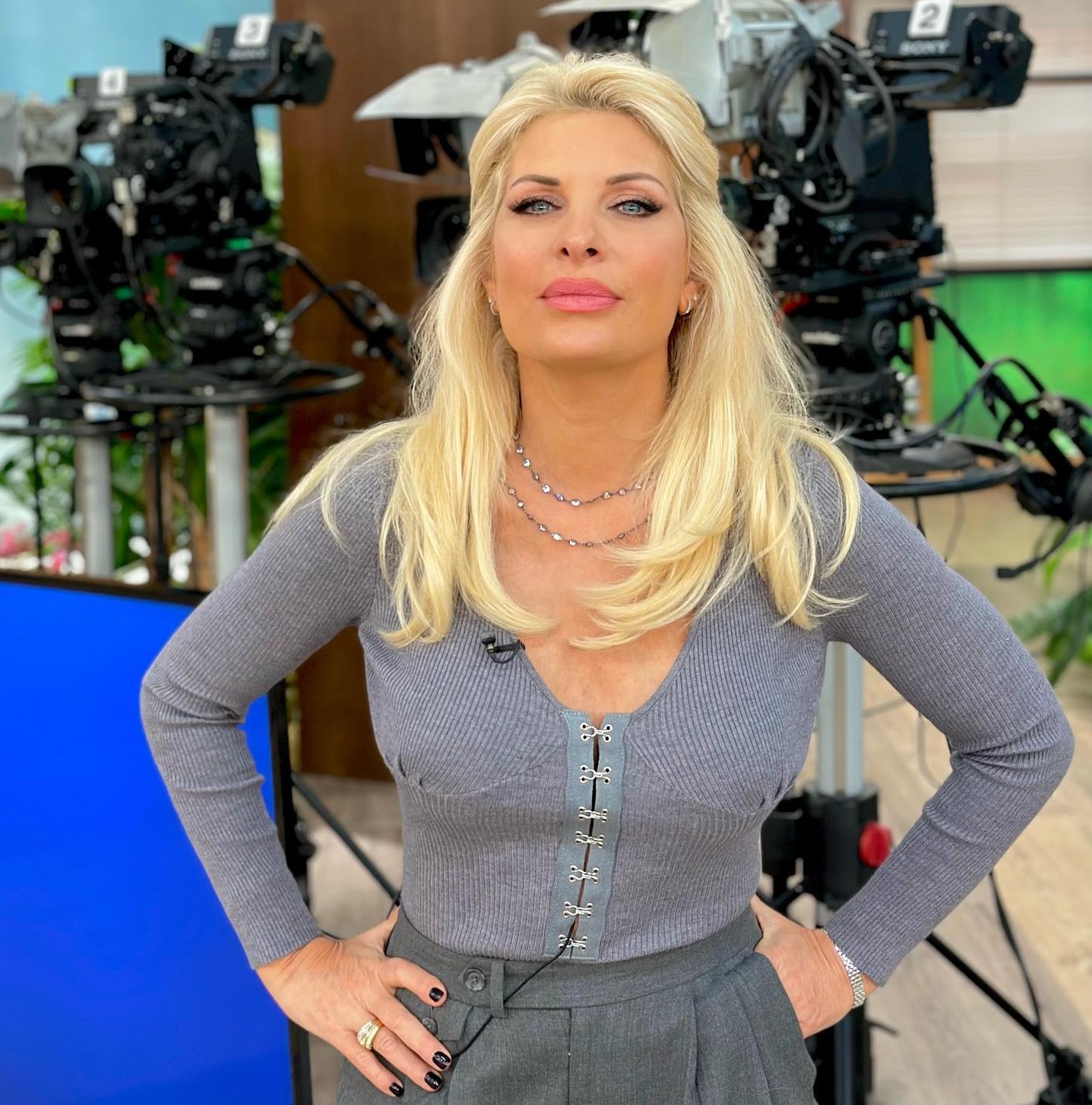 H Ελένη Μενεγάκη από το πλατό της εκπομπής της