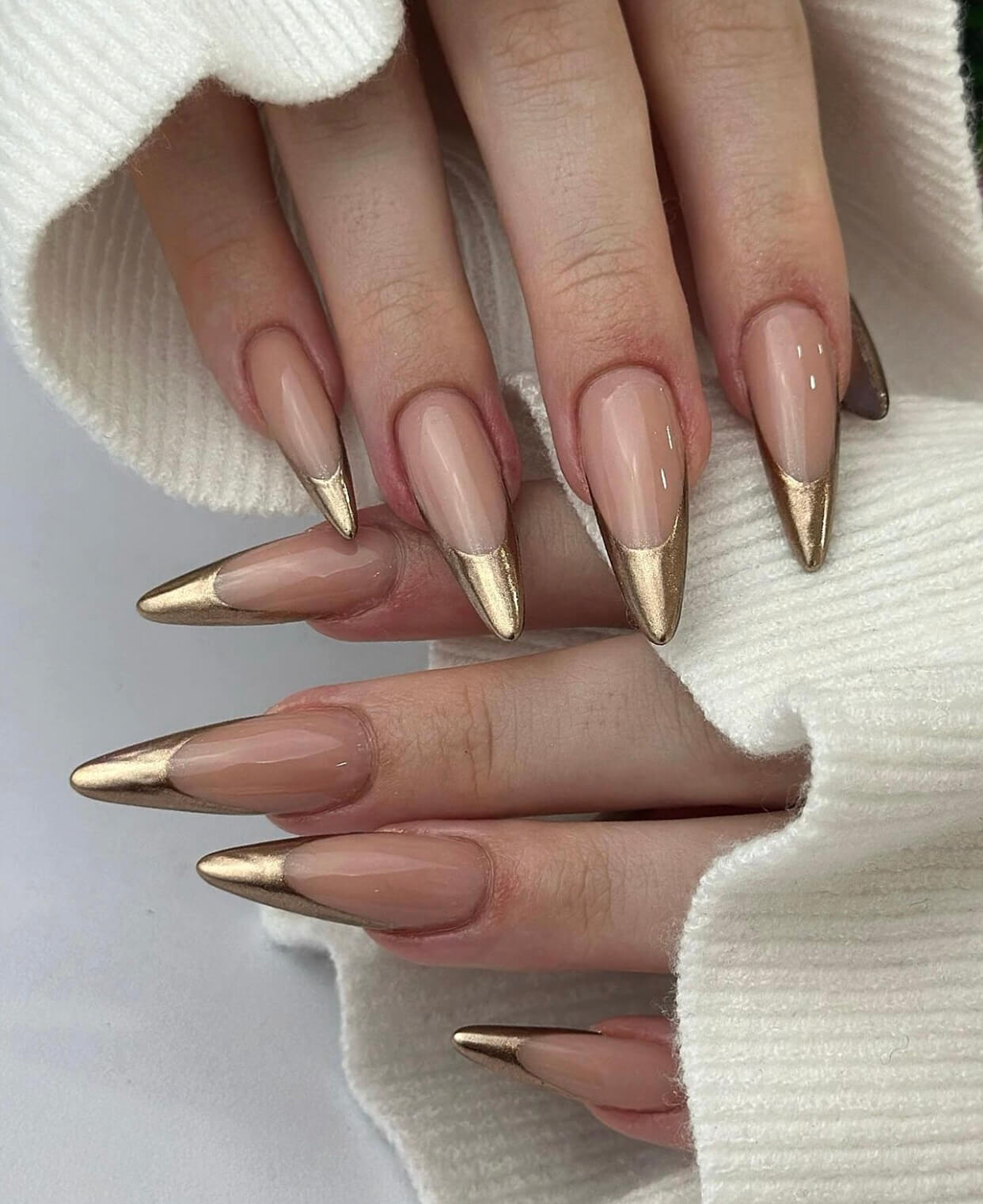 Γαλλικό μανικιούρ με χρυσά tips