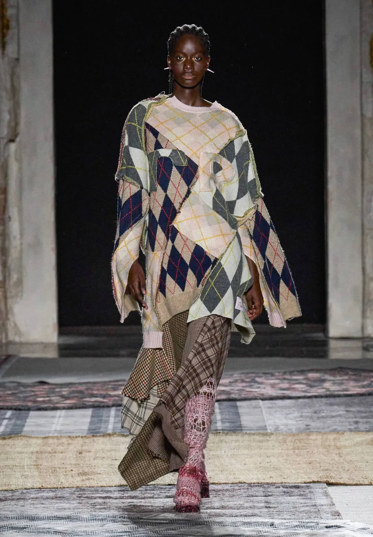 Look από την πασαρέλα του brand Rave Review για τη σεζόν SS24 