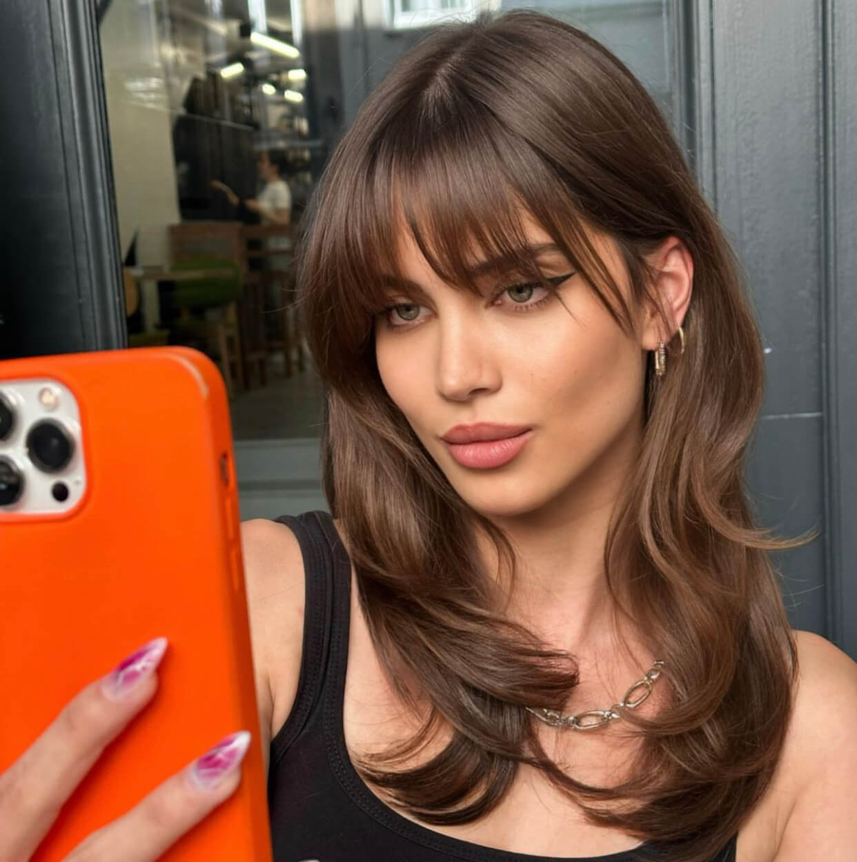 καστανά μαλλιά με αφέλειες