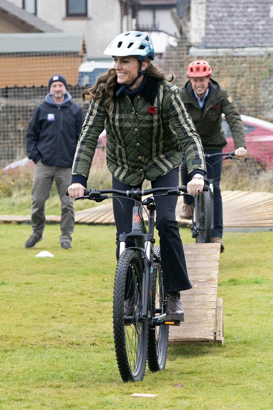 O Δούκας και η Δούκισσα από την επίσκεψή τους στη Σκωτία. Ποδήλατα