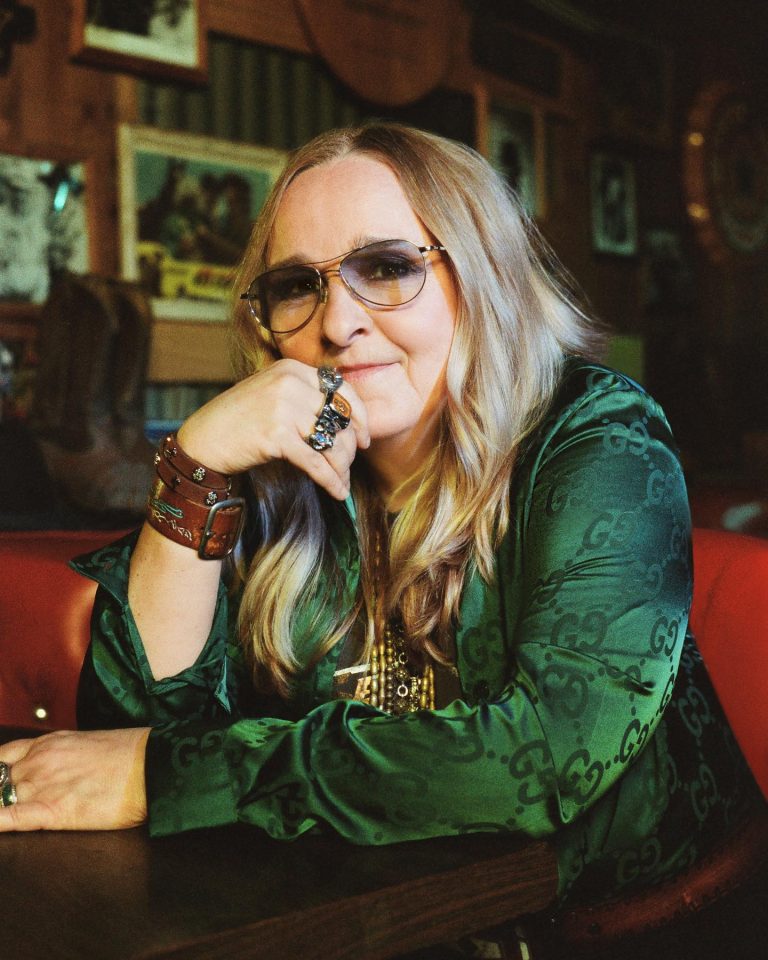 H Melissa Etheridge έτοιμη να βγει στη σκηνή