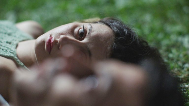 H ταινία με τίτλο Medium-To μέντιουμ