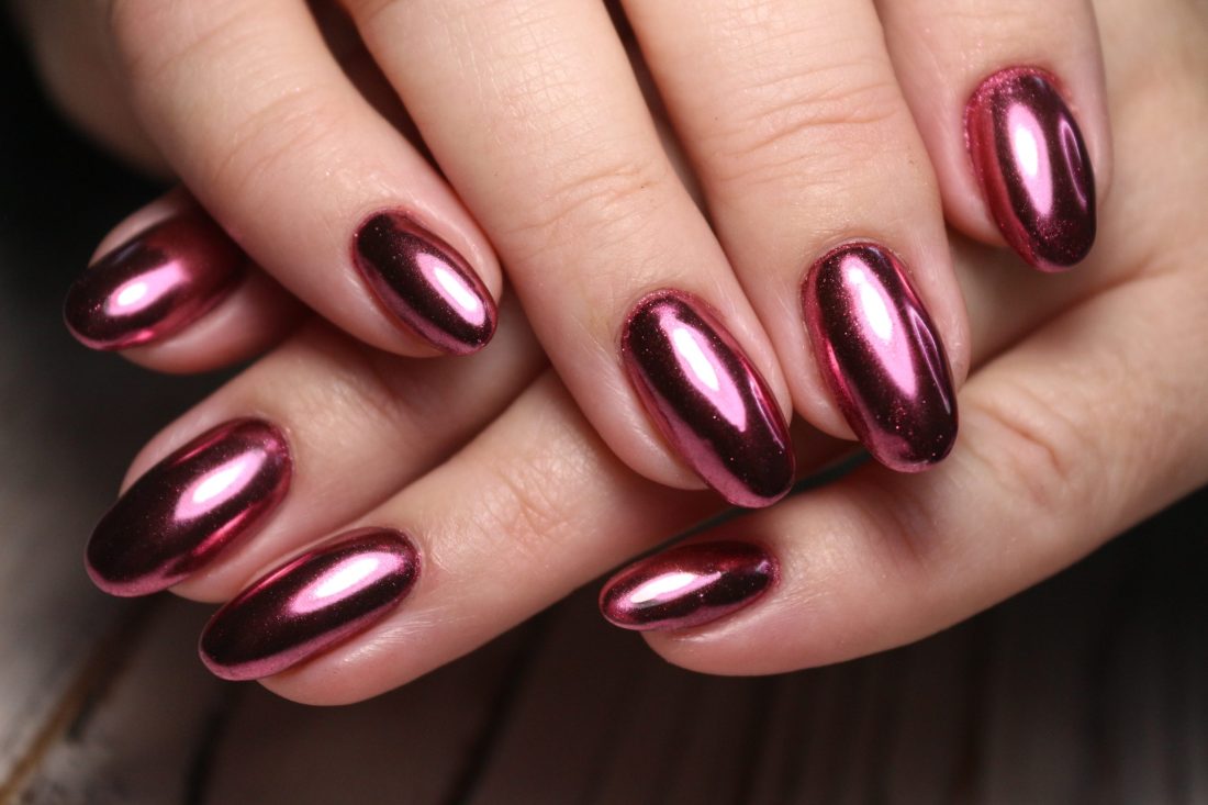 μεταλλικά νύχια μανικιούρ