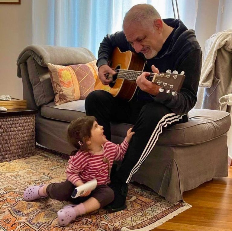 Νίκος Πορτοκάλογλου-baby shark