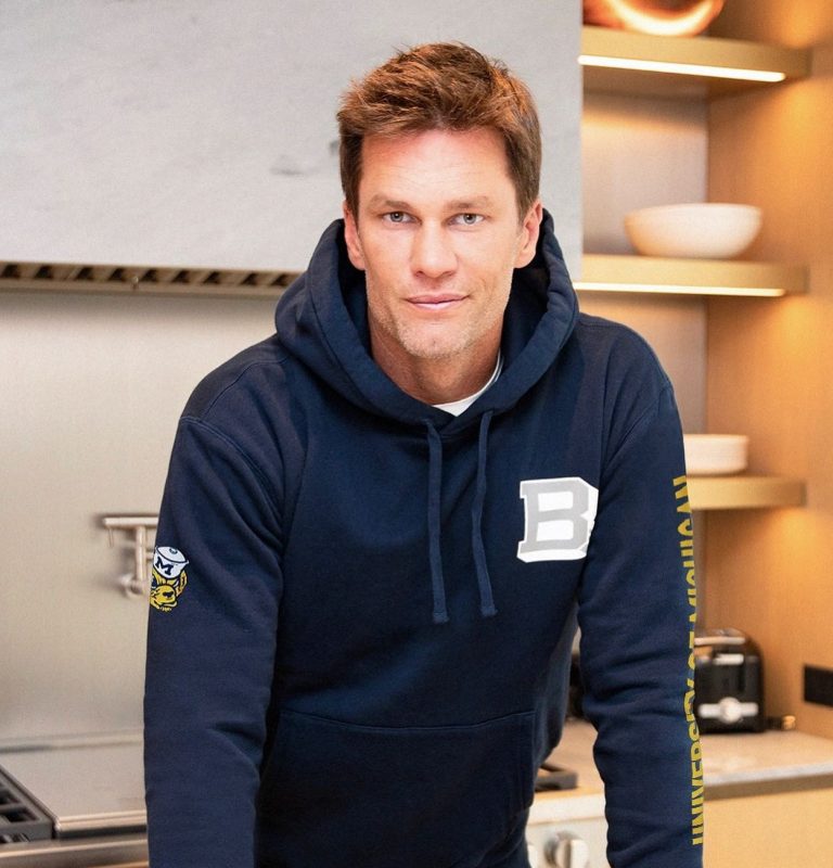 Ο Tom Brady ανακοινώνει τη συνεργασία των @bradybrand και @umichathletics