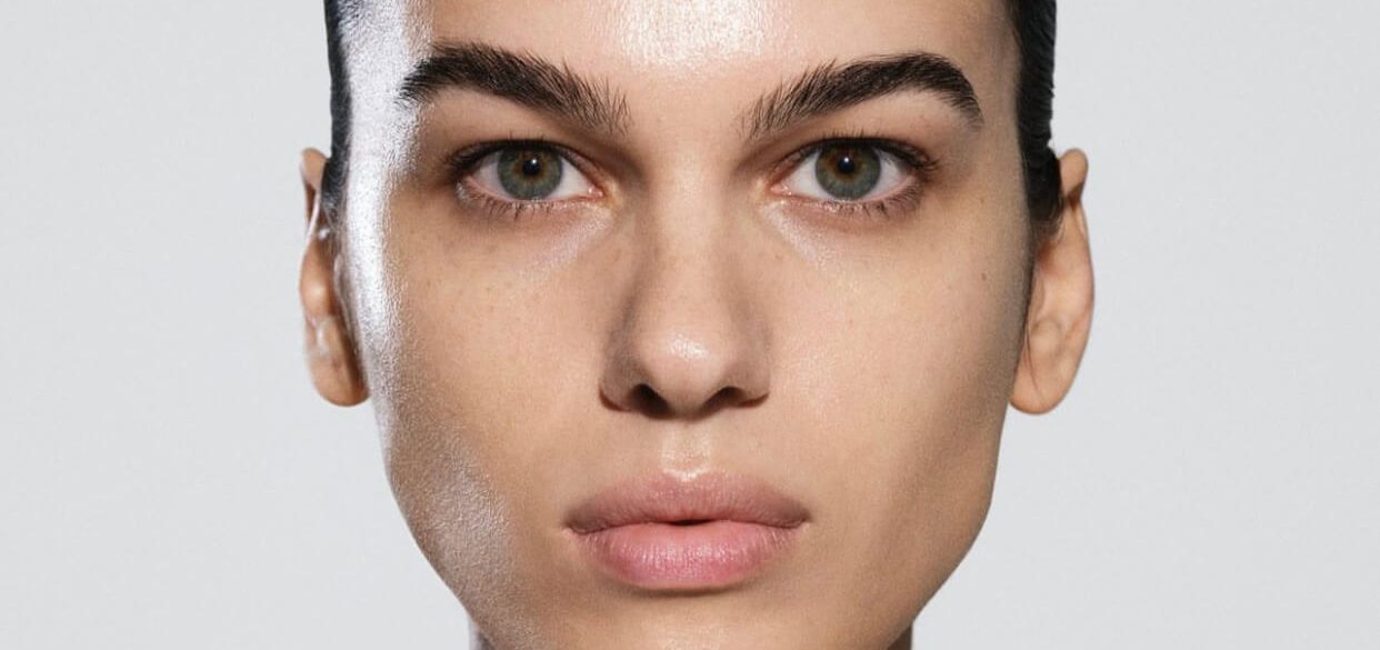 Καθαρό πρόσωπο χωρίς μακιγιάζ