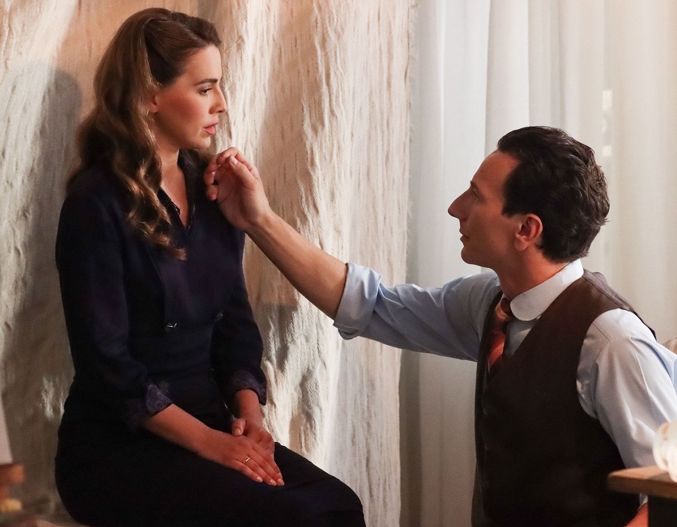 Ο σκηνοθέτης Σπύρος Μιχαλόπουλος σκηνή από σήριαλ Πανθέοι