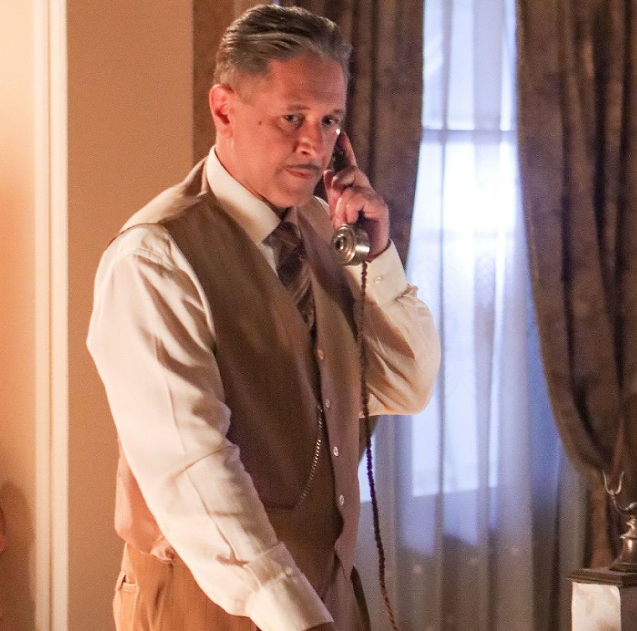 Ο σκηνοθέτης Σπύρος Μιχαλόπουλος στο σήριαλ Πανθέοι