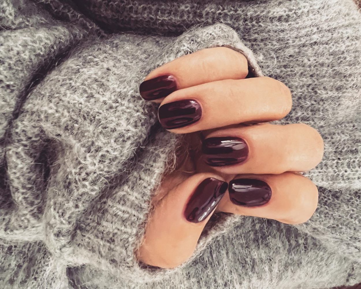 cherry mocha νύχια αντί για μαύρο βερνίκι