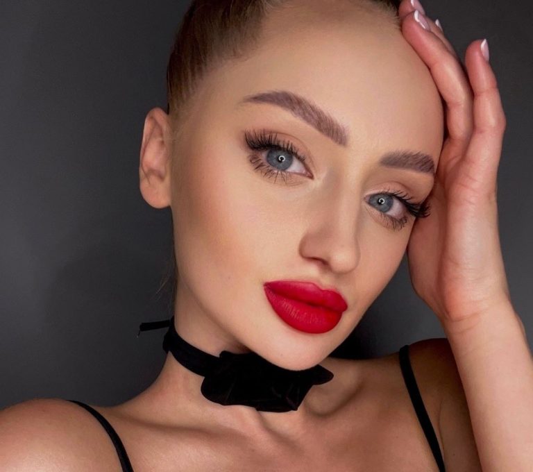 πώς θα κάνετε που ζουμερά τα χείλη με κόκκινο κραγιόν