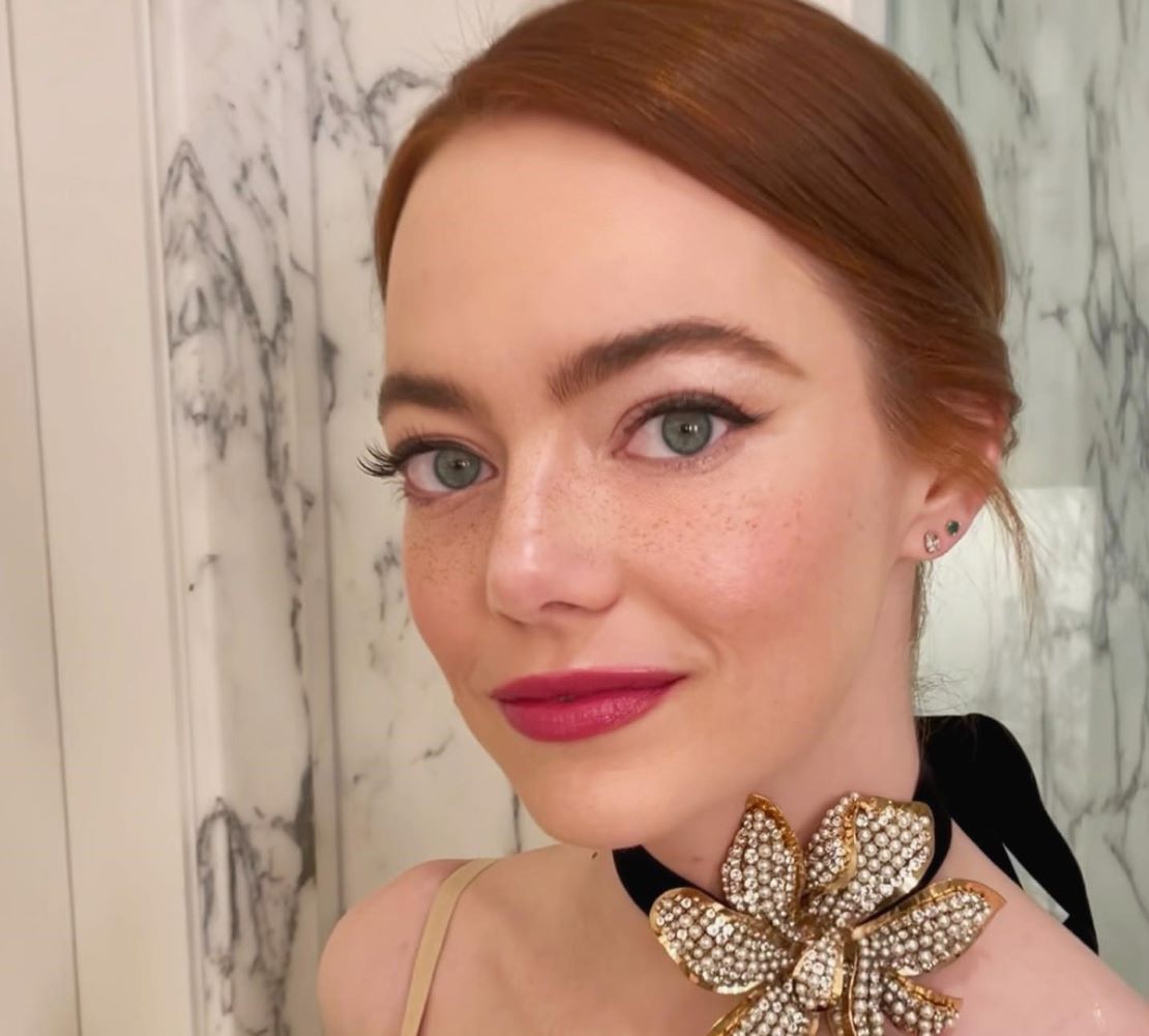 Το μοντέρνο σινιόν της Emma Stone