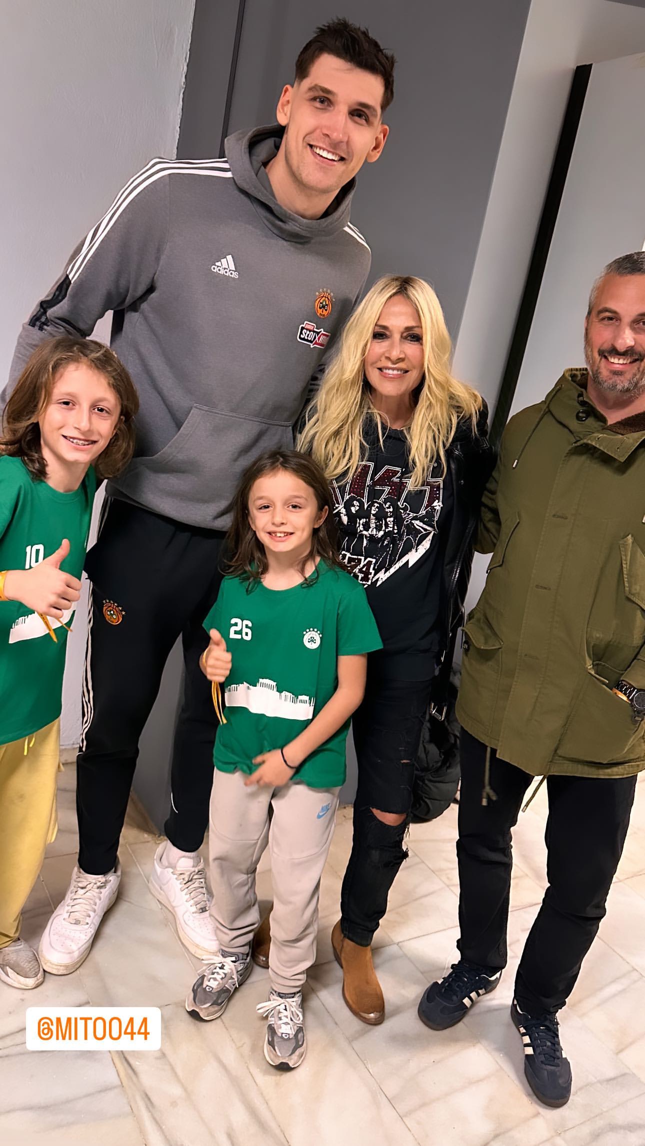 Η Άννα Βίσση στο γήπεδο