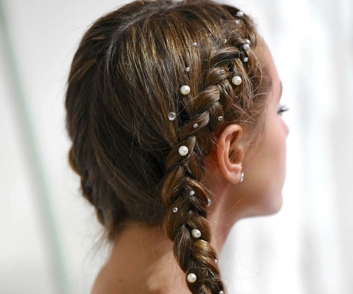 ρεβεγιόν: εντυπωσιακά χτενίσματα και αξεσουάρ μαλλιών