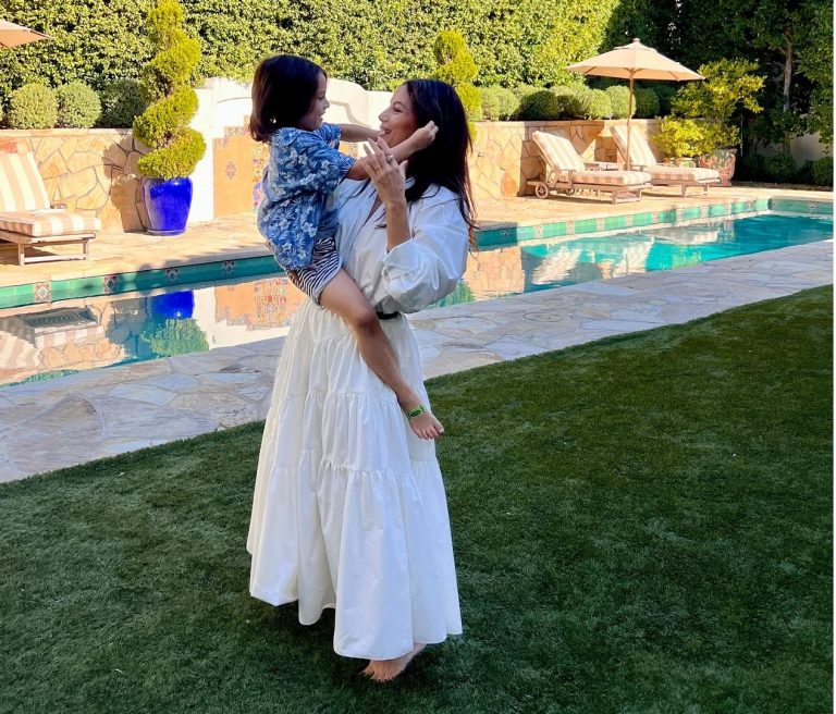 H Eva Longoria με τον γιο της