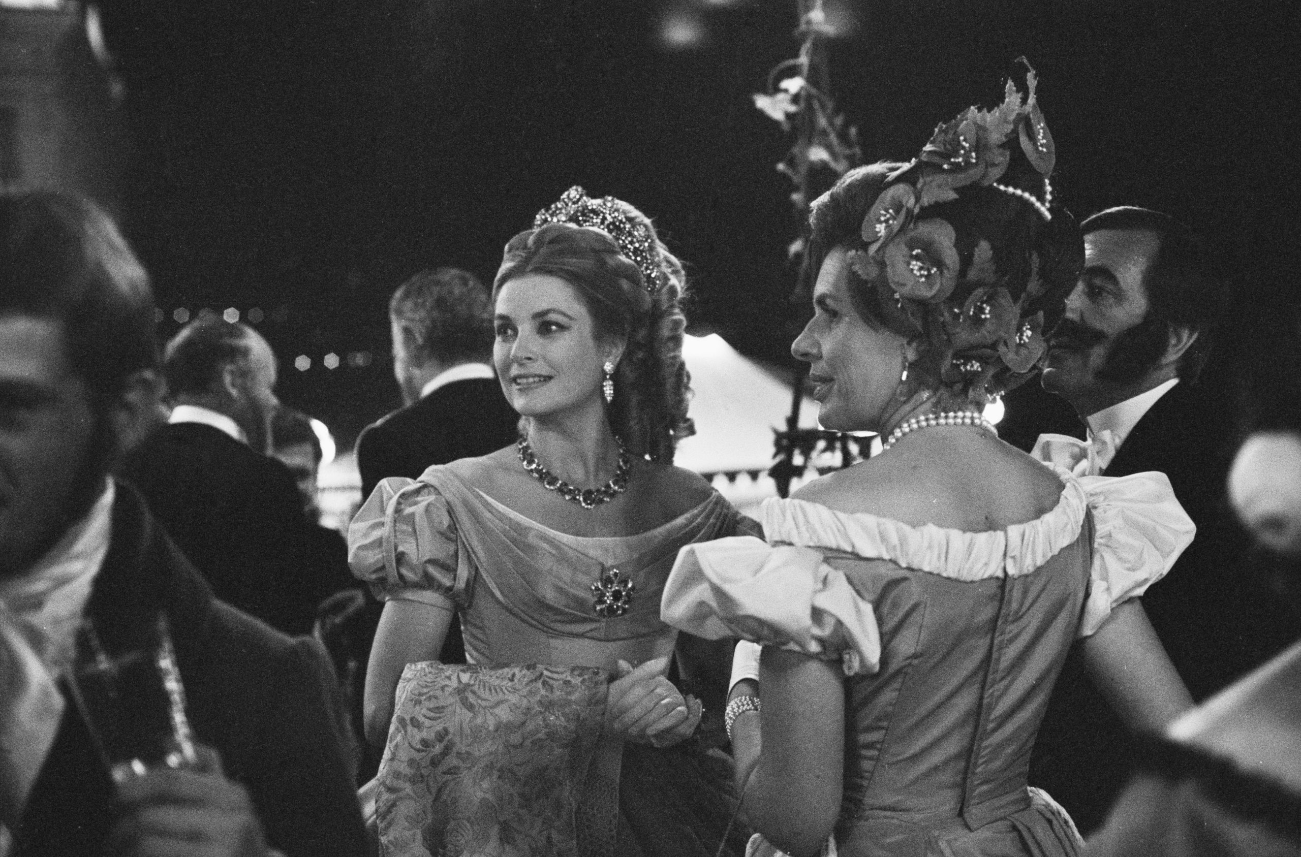 Η Πριγκίπισσα Grace του Μονακό στον Χορό 'Bal du Centenaire' στην Όπερα του Μόντε Κάρλο, Μονακό, το 1966.