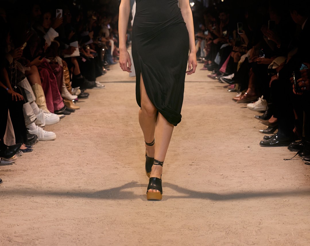 πέδιλα μοντέλο πασαρέλα isabel marant