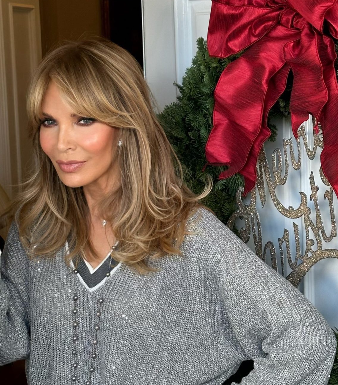 H Jaclyn Smith προετοιμάζεται για τα Χριστούγεννα