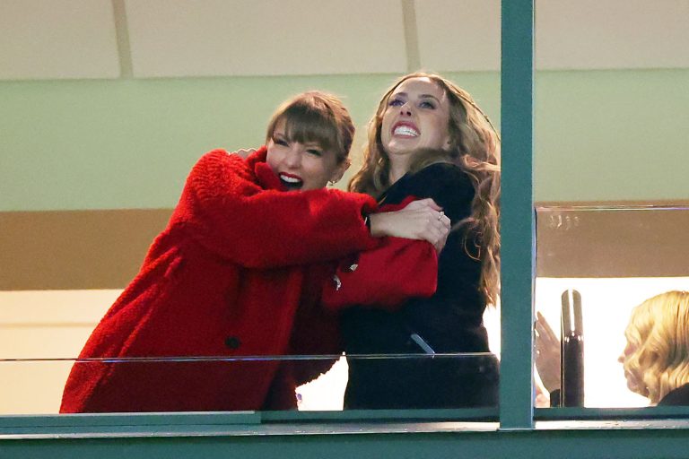 Η Taylor Swift και η Brittany Mahomes ζητωκραυγάζουν