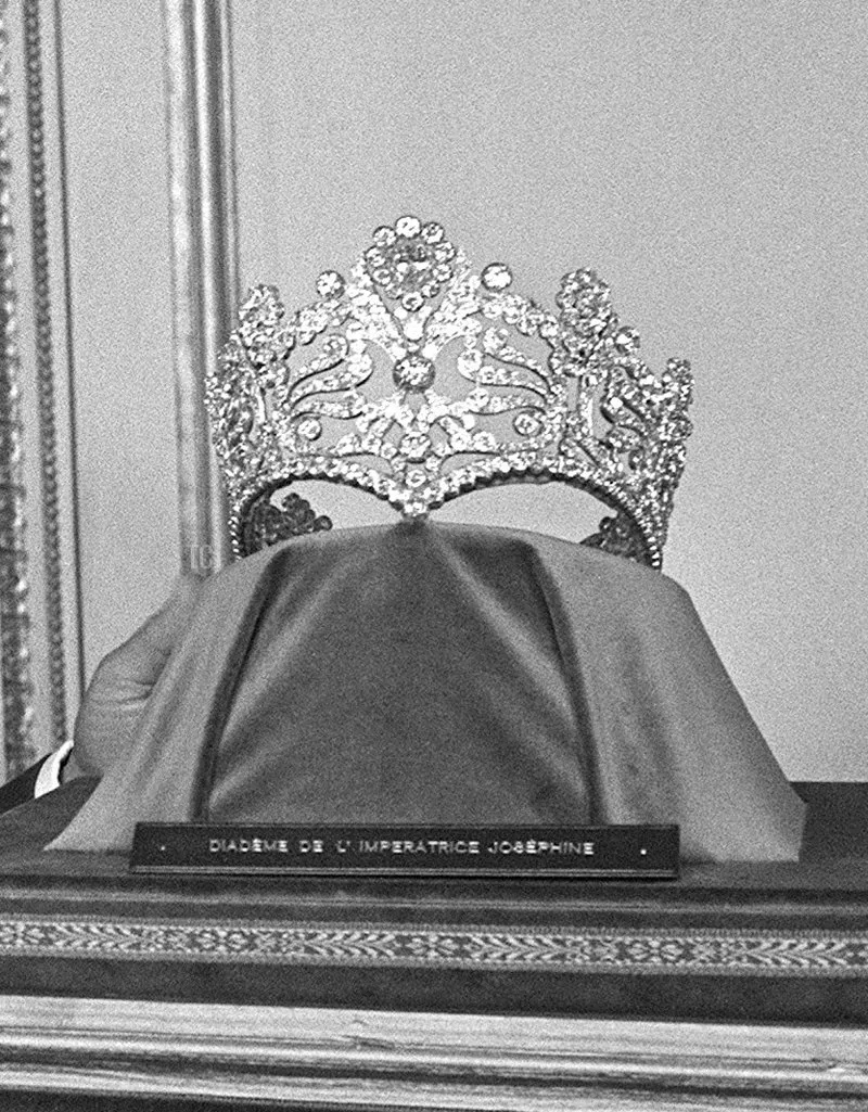 Η τιάρα της αυτοκράτειρας Ιωσηφίνας παρουσιάστηκε στην έκθεση αφιέρωμα του Ναπολέοντος στο Grand Palais, Μεγάλο Παλάτι στο Παρίσι, το 1969