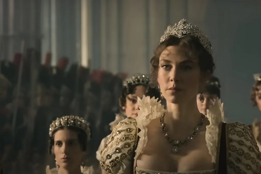 H Βανέσα Κίρμπι στο ρόλο της βασίλισσας Ιωσηφίνας