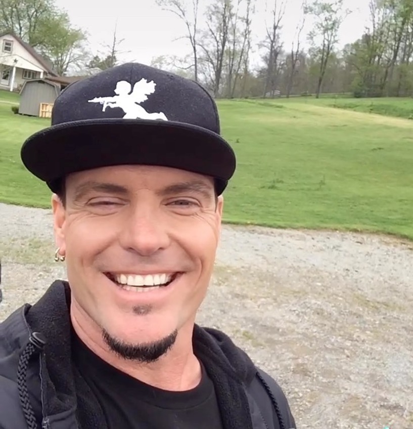 Πλάνο από βίντεο στον λογαριασμό του Vanilla Ice στο TikTok