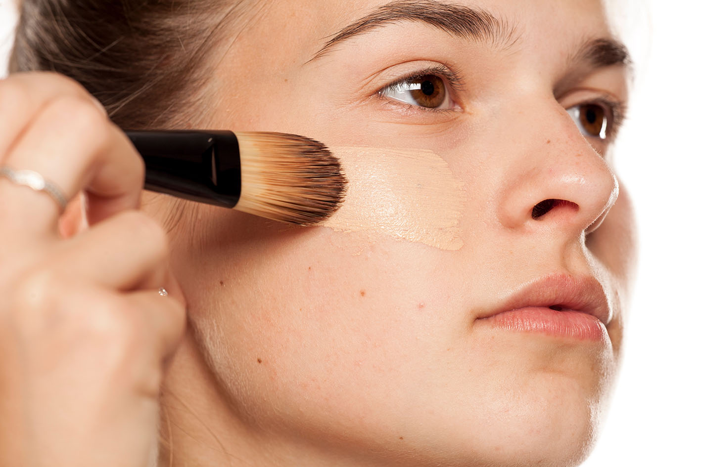 foundation το απίθανο κόλπο εφαρμογής με πινέλο