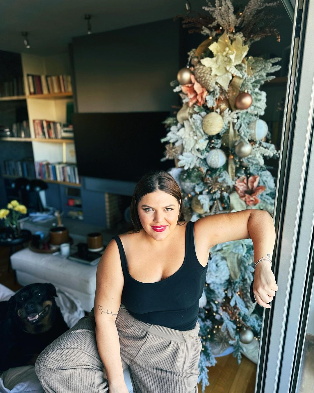 Δανάη Μπάρκα χριστουγεννιάτικο δέντρο