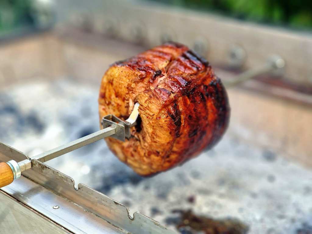 Ham ψήνεται στη σούβλα