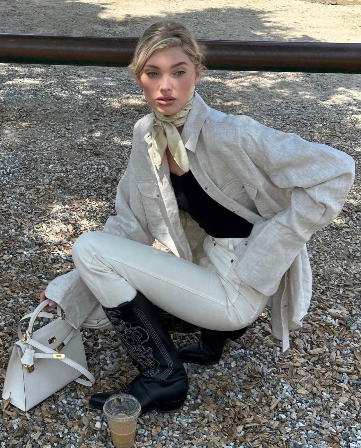 Look ιππασίας με καουμπόικες μπότες