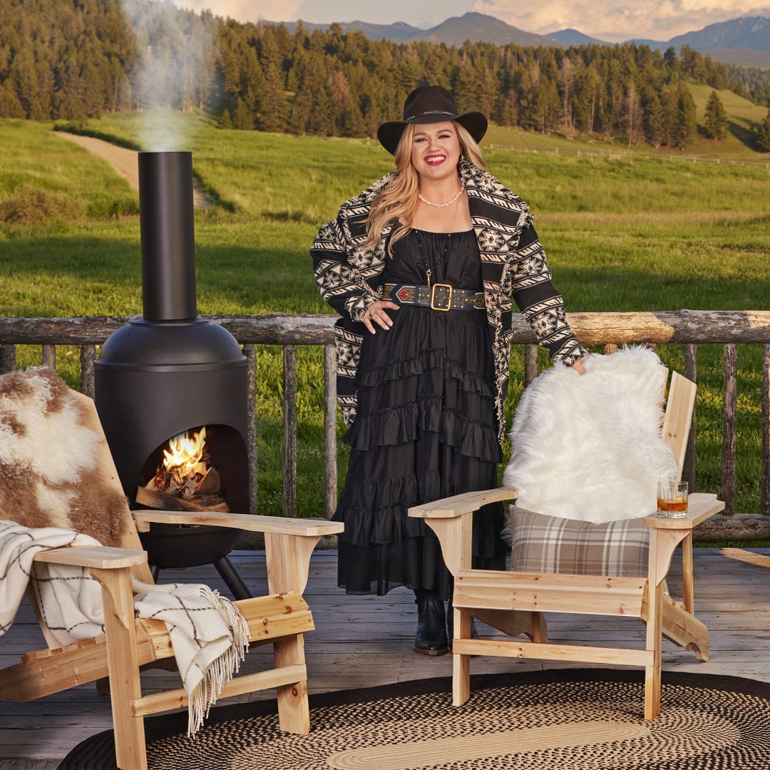 H Kelly Clarkson σε συνεργασία με τη wayfair